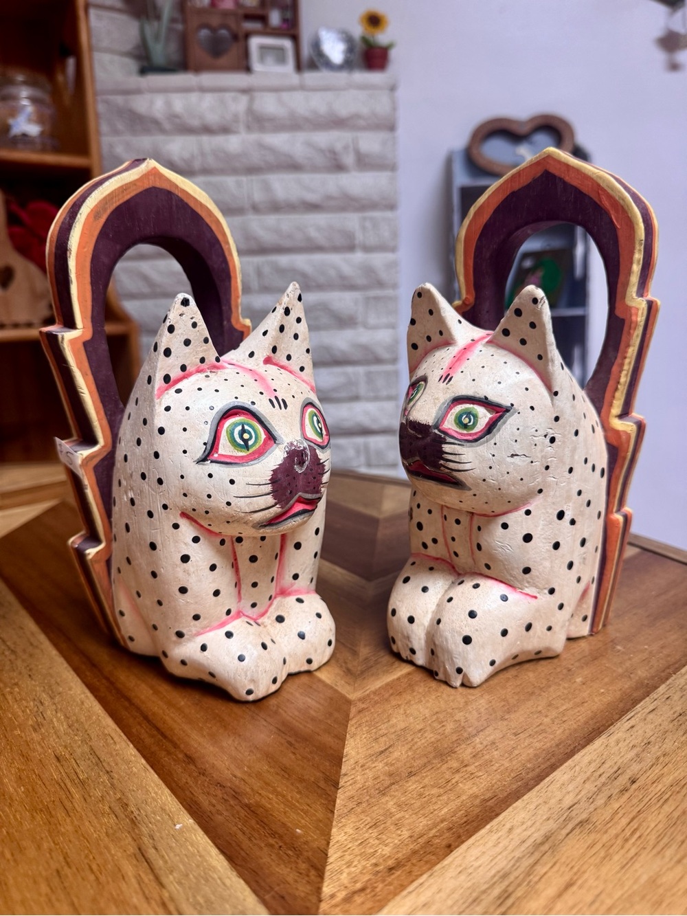 Wood Cat Lightweight Book Ends